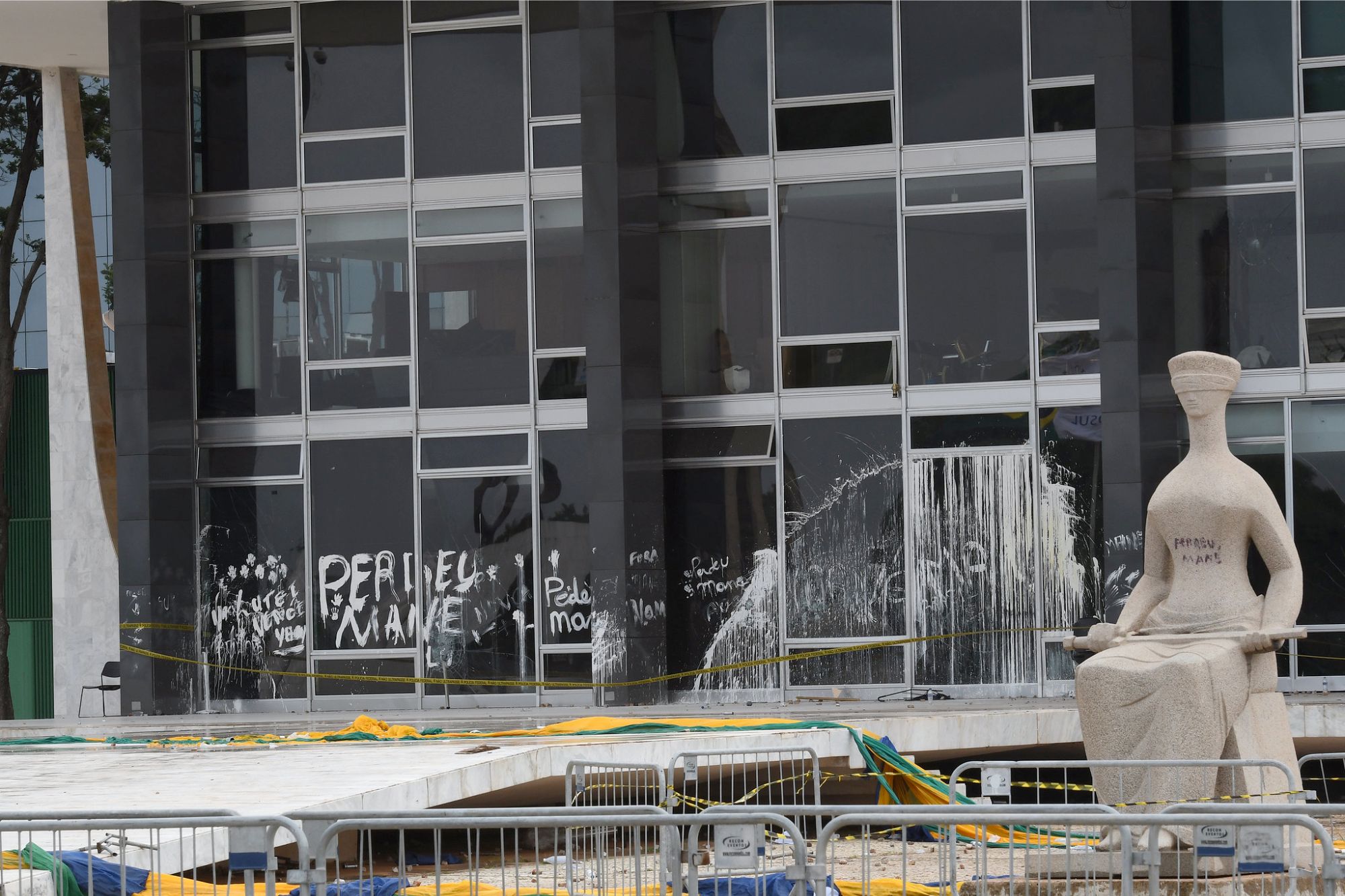 Barroso rejeita pedido de suspeição de Moraes e outros no julgamento de Bolsonaro 3 STF sobre o 8 de janeiro