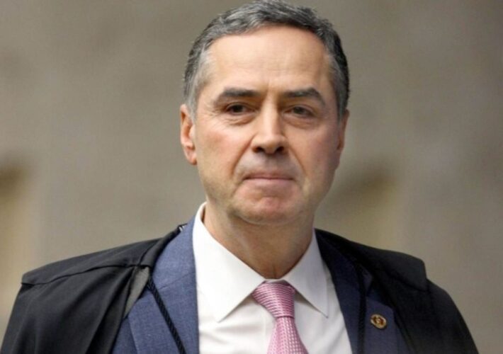 Barroso rejeita pedido de suspeição de Moraes e outros no julgamento de Bolsonaro 2 Barroso rejeita pedido de suspeição de Moraes, Zanin e Dino no julgamento de Bolsonaro