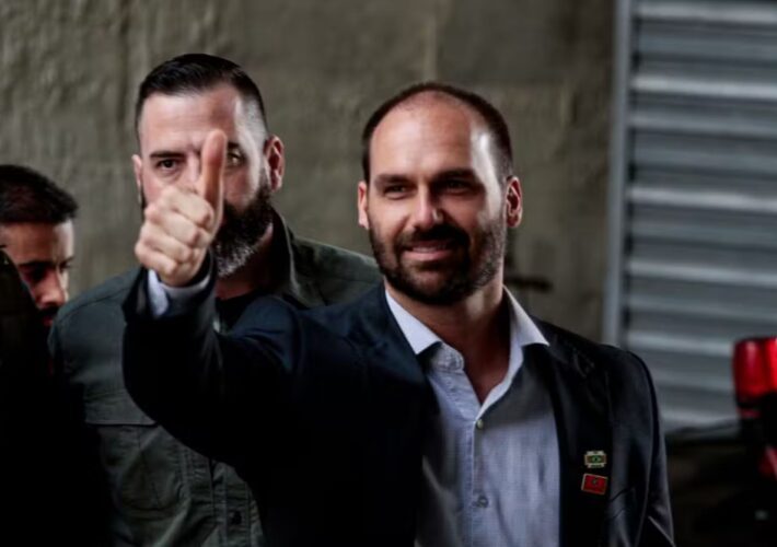 Moraes rejeita pedido do PT para recolher passaporte de Eduardo Bolsonaro 2 Moraes Arquiva Pedido do PT para Recolher Passaporte de Eduardo Bolsonaro