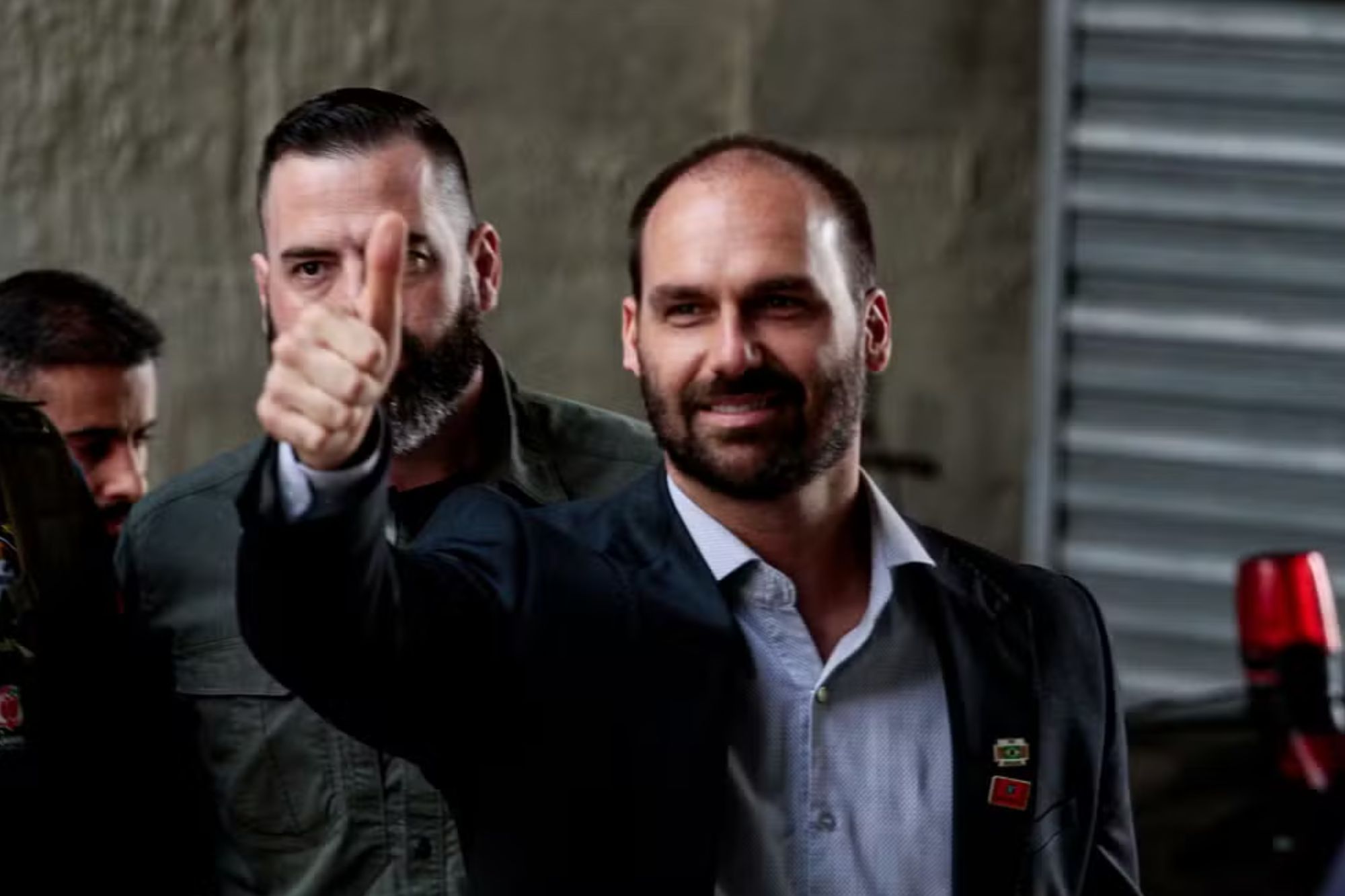 Moraes rejeita pedido do PT para recolher passaporte de Eduardo Bolsonaro 2 Moraes Arquiva Pedido do PT para Recolher Passaporte de Eduardo Bolsonaro