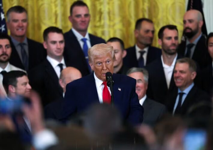Trump aumenta pressão na guerra comercial com a China, ameaçando tarifa de 50% 2 Trump Aumenta Pressão na Guerra Comercial com a China, Ameaçando Tarifa de 50%