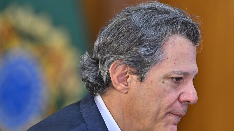 Governo Lula enfrenta derrota com a MP da Taxação 2 MP da Taxação, governo Lula, Câmara dos Deputados, emendas parlamentares.