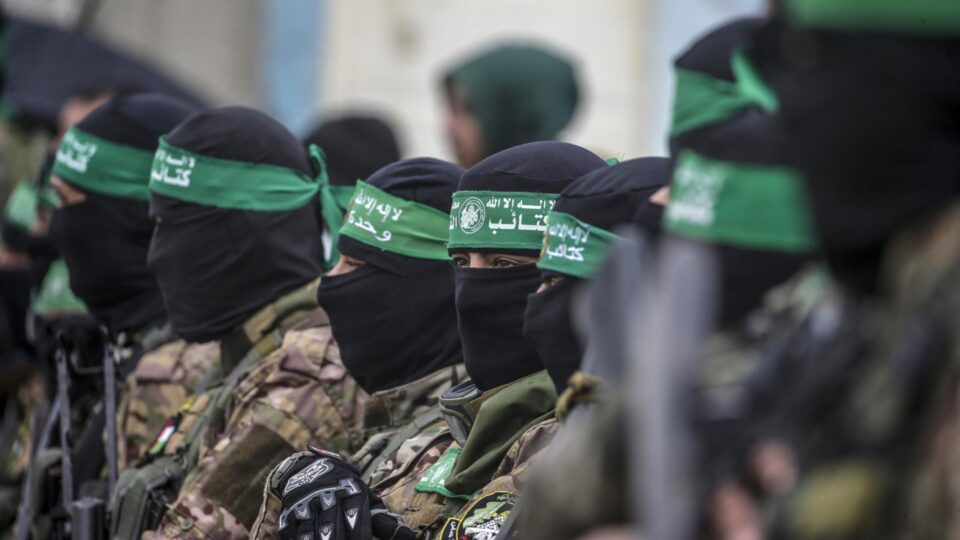 Israel denuncia que corpo entregue pelo Hamas não é de refém 2 conflito Israel Hamas, troca de corpos, reféns, negociações de paz.