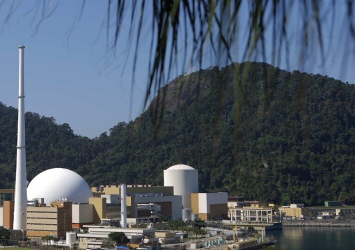 Eletronuclear solicita R$ 1,4 bi ao governo para evitar colapso 3 Eletronuclear, Angra 3, energia nuclear, apoio governamental.