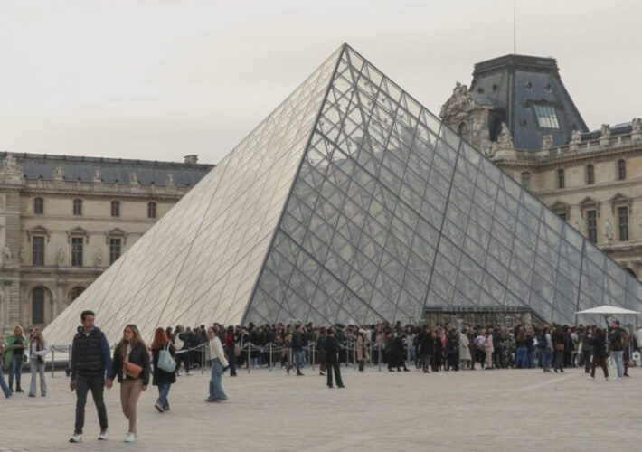 Roubo de jóias no Louvre foi cometido por amadores 3 roubo no Louvre, criminosos amadores, segurança do Louvre, polícia francesa.