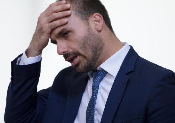STF forma maioria para tornar Eduardo Bolsonaro réu 2 STF, Eduardo Bolsonaro, Alexandre de Moraes, guerra política.