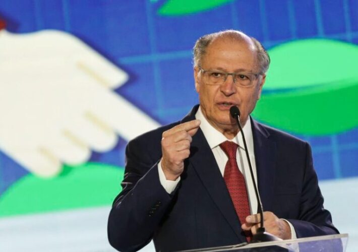 Alckmin aponta distorções significativas nas tarifas dos EUA 3 distorções tarifas EUA, Geraldo Alckmin, tarifas comerciais, relação Brasil e EUA.