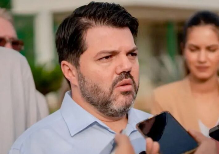 16072025 Prefeito critica programa de bolsa graduação