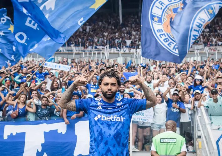 04012025 Gabigol e apresentado no Cruzeiro com festa epica