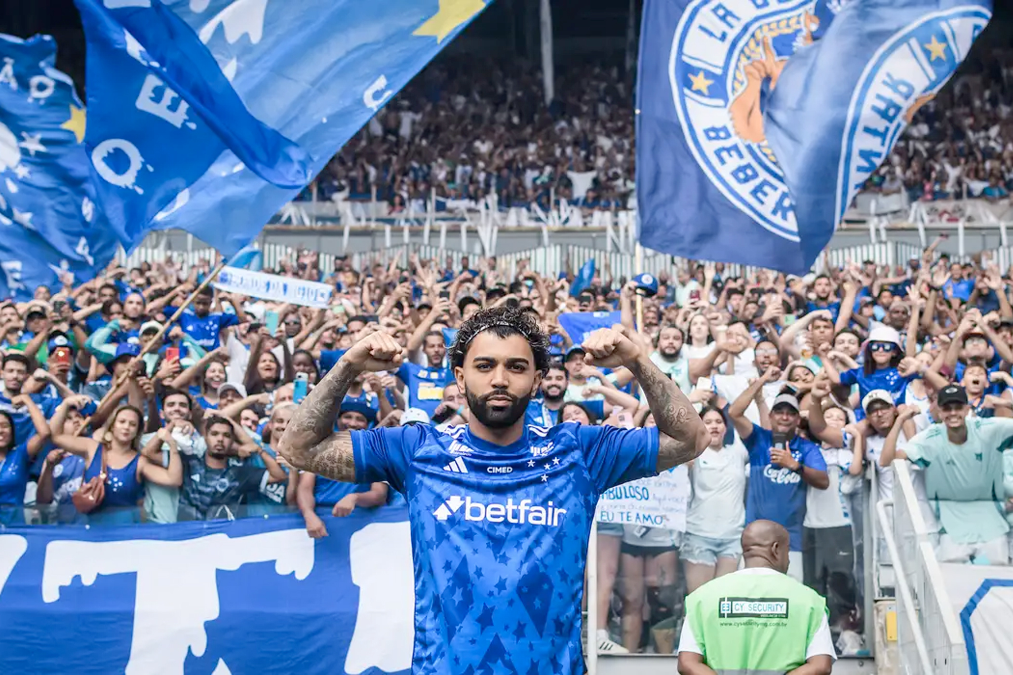 04012025 Gabigol e apresentado no Cruzeiro com festa epica