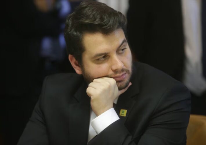 defesa de Filipe Martins desafia decisão de Moraes e busca apoio da OAB