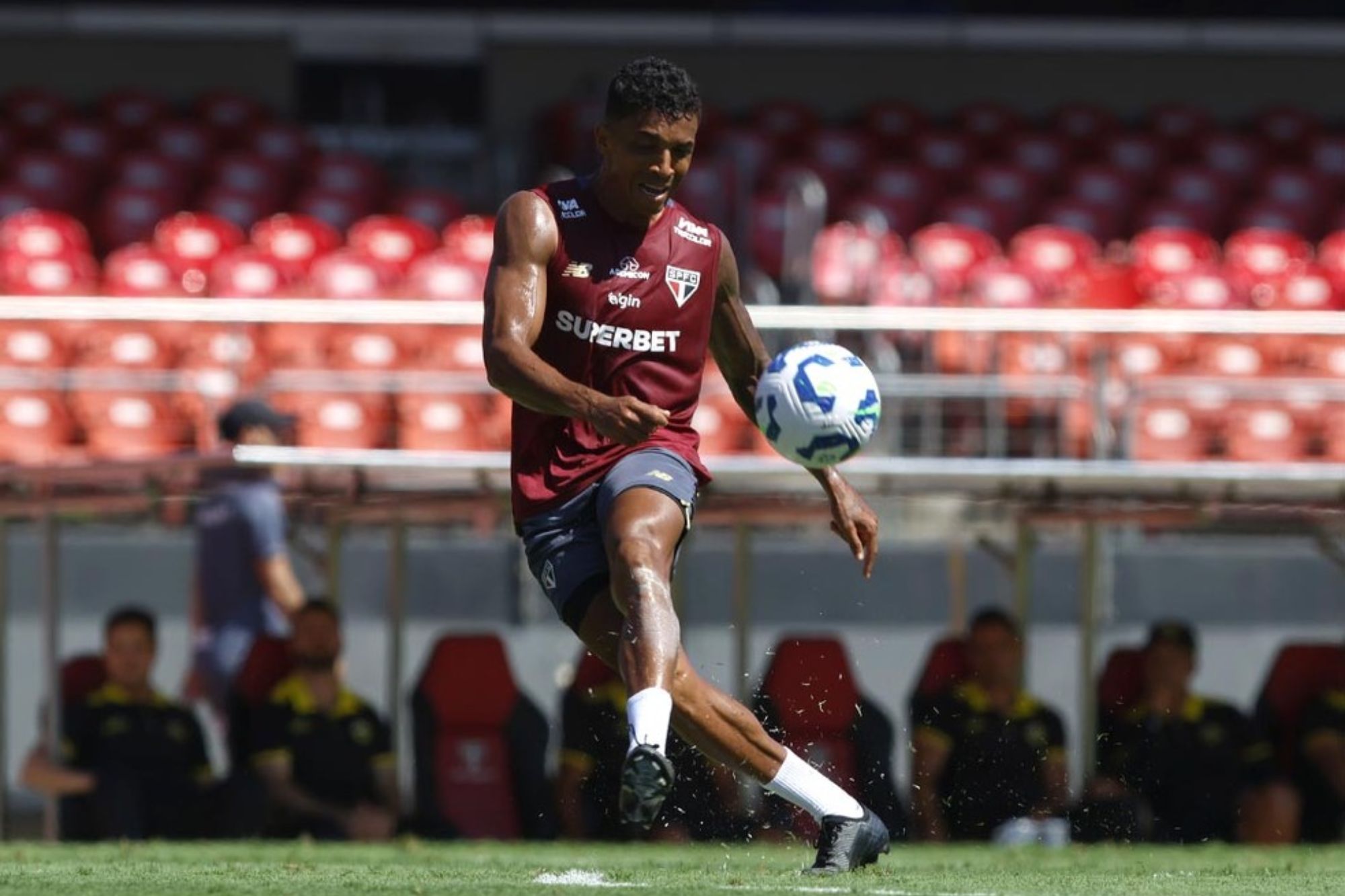 Luiz Gustavo Recebe Alta Após Tromboembolismo Pulmonar e Continua em Recuperação