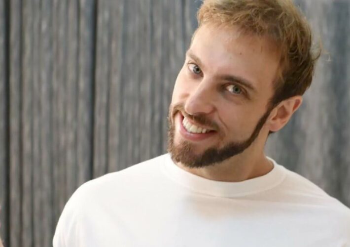 Condenação de Comediante Léo Lins a Oito Anos de Prisão Gera Debate sobre Limites do Humor