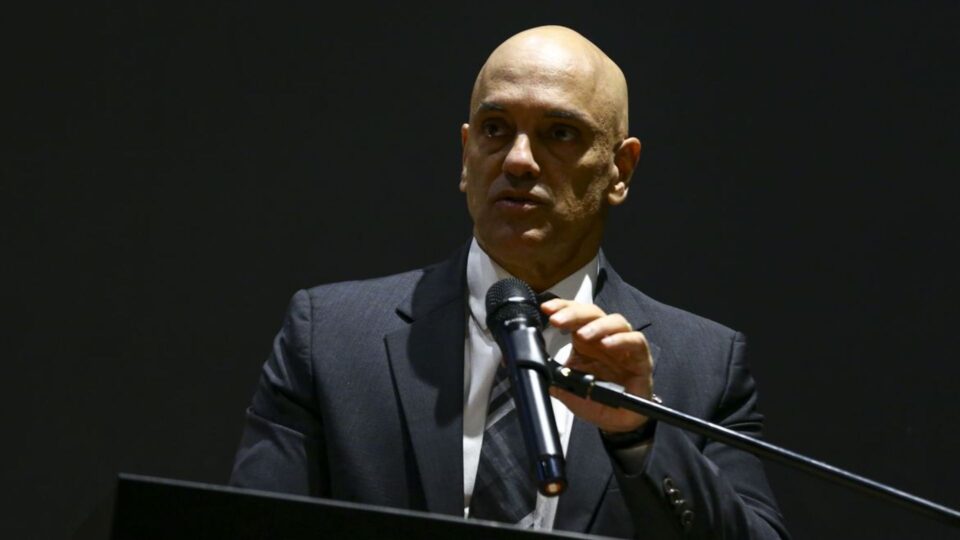 SEMPRE ATENTO: Advogado de Trump alerta para possíveis irregularidades no Caso de Filipe Martins 2 Filipe Martins, Martin de Luca, Trump Media, processo judicial Brasil.