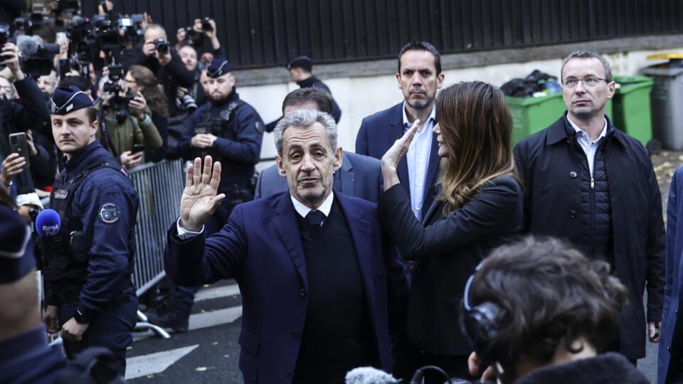 Sarkozy chega à prisão em Paris por fraude eleitoral 2 Nicolas Sarkozy, financiamento ilegal de campanha, prisão de Sarkozy, ética na política francesa.
