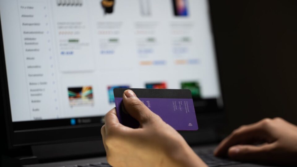 CNI: 38% desistem de compras por taxa das blusinhas 2 taxa das blusinhas, CNI, compras internacionais, impotação.