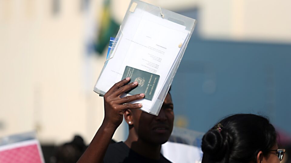 Desemprego se mantém em 6 milhões no Brasil 2 desemprego, taxa de desemprego, mercado de trabalho, setor privado.