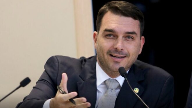 Flávio Bolsonaro arrecada fundos para famílias de policiais mortos 4 Flávio Bolsonaro, vaquinha, policiais mortos, segurança pública.