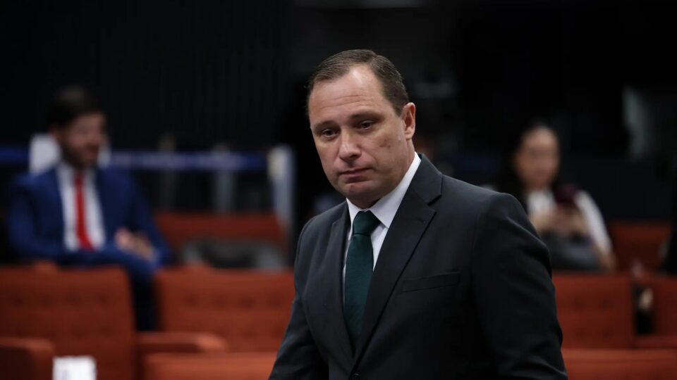 STF retira tornozeleira eletrônica de Mauro Cid 2 Mauro Cid, STF, tornozeleira eletrônica, corrupção.