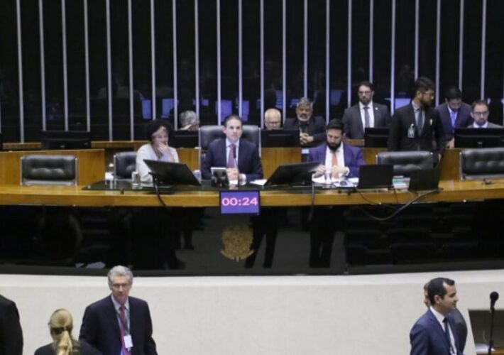 Governo anuncia novas taxas e libera gastos públicos 4 novas taxas governo, tributação streaming, reajuste Judiciário, mercado de trabalho.