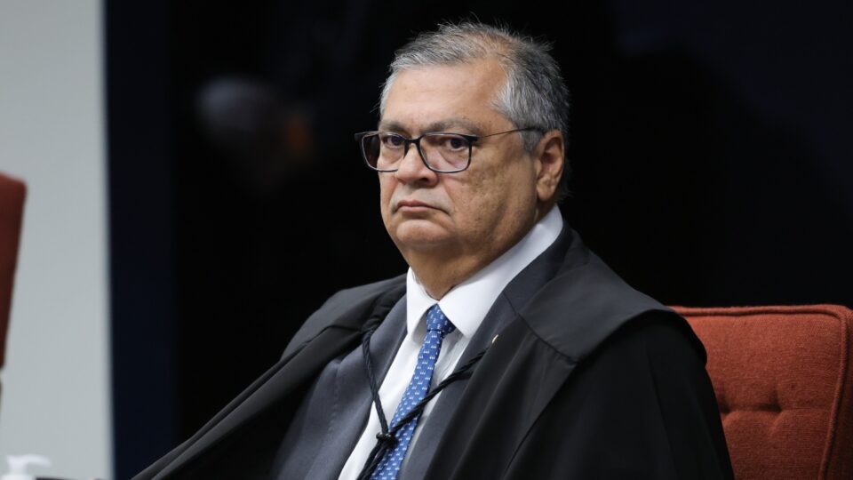 Flávio Dino manda PF investigar gastos de ONGs 2 investigação de ONGs, gastos públicos, Flávio Dino, emendas parlamentares.