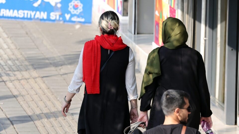 Irã intensifica repressão contra desrespeito ao hijab 2 Irã, hijab, direitos das mulheres, protestos no Irã.